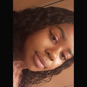 Meet your Posher, Makailah